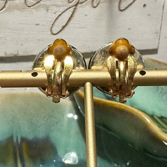 Tortoise Print Vintage Button Clip on Earrings - Picture 3 of 4